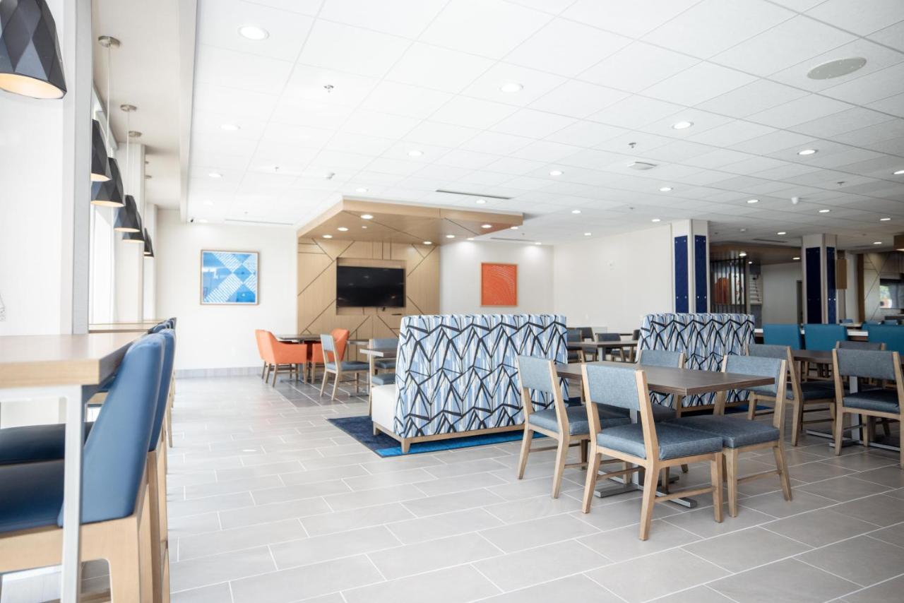 Holiday Inn Express & Suites Tampa Stadium - Airport Area By Ihg ภายนอก รูปภาพ
