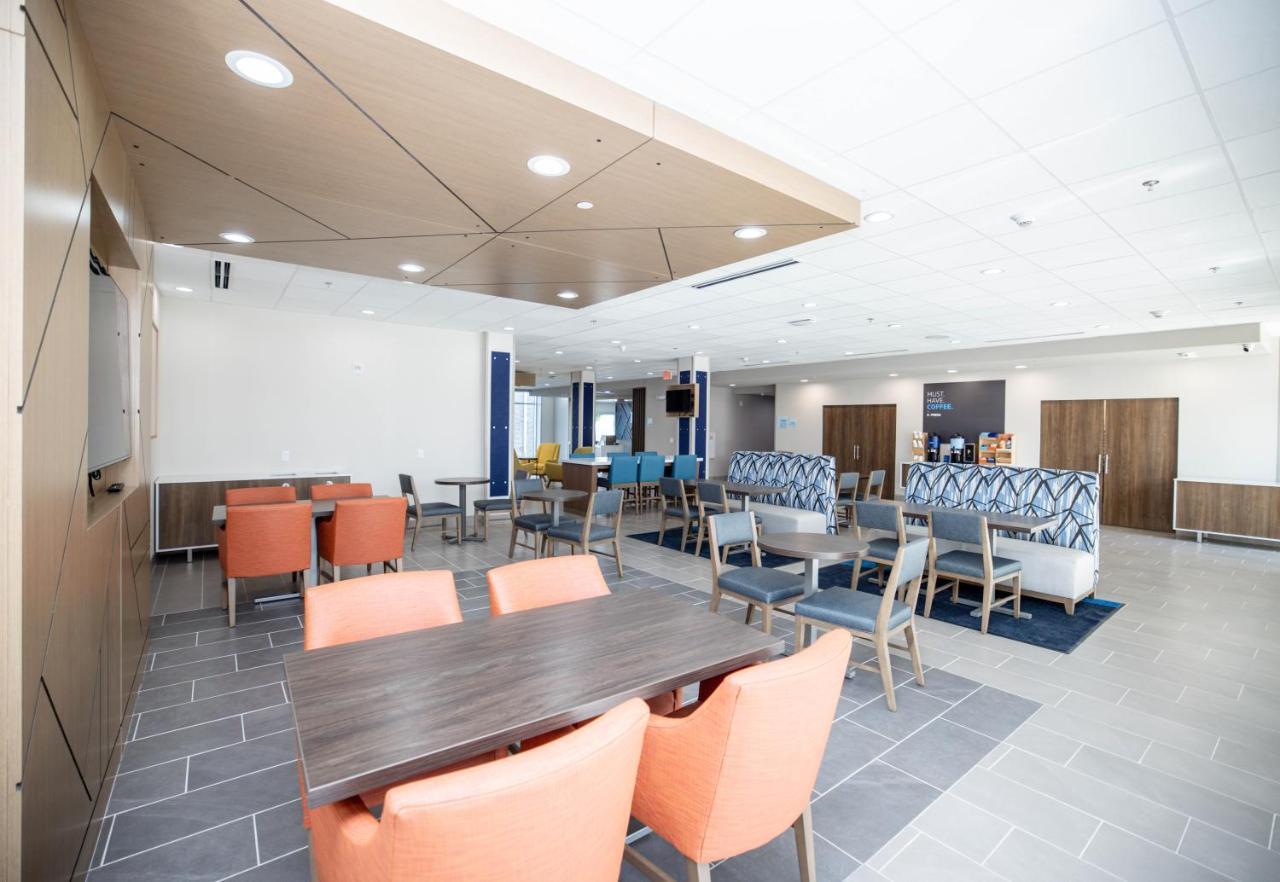 Holiday Inn Express & Suites Tampa Stadium - Airport Area By Ihg ภายนอก รูปภาพ