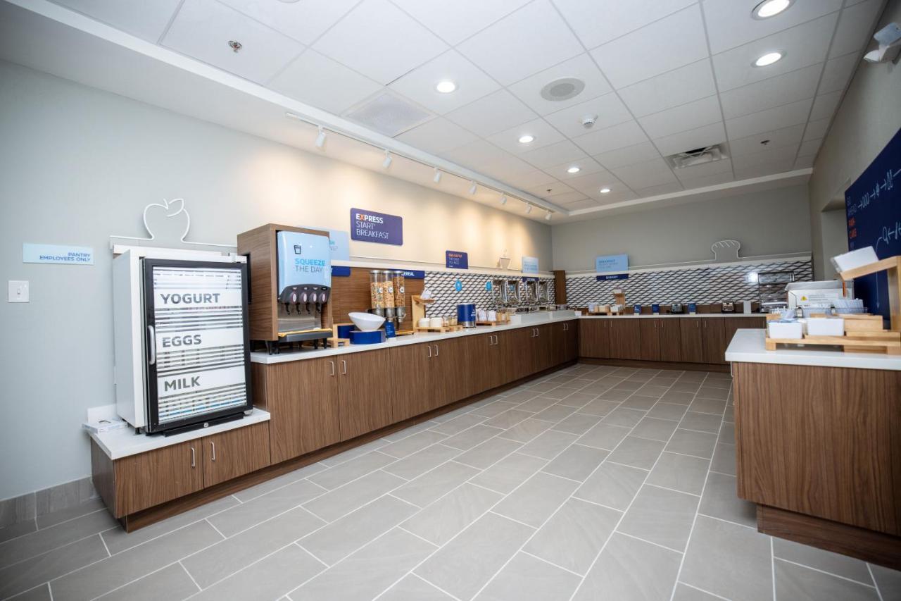 Holiday Inn Express & Suites Tampa Stadium - Airport Area By Ihg ภายนอก รูปภาพ