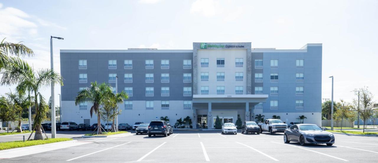 Holiday Inn Express & Suites Tampa Stadium - Airport Area By Ihg ภายนอก รูปภาพ