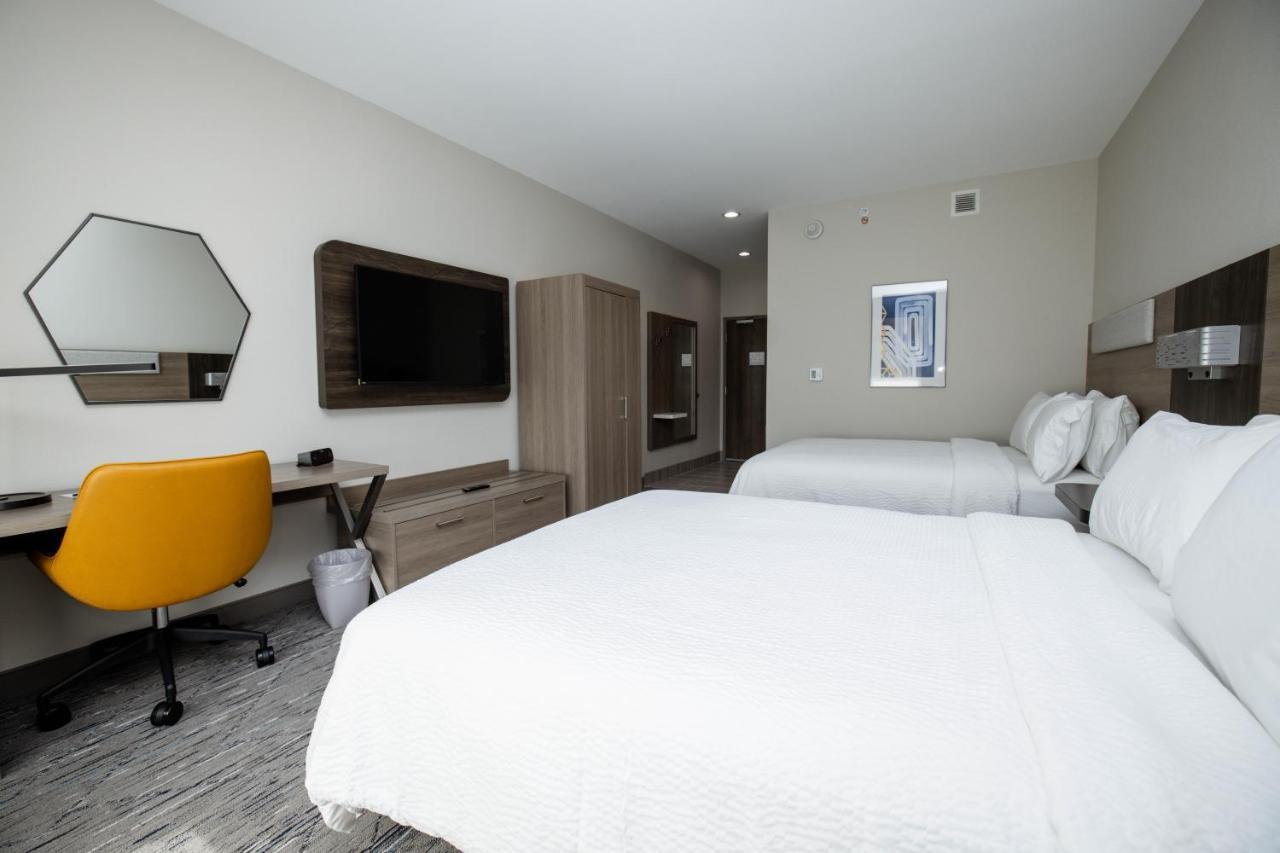 Holiday Inn Express & Suites Tampa Stadium - Airport Area By Ihg ภายนอก รูปภาพ
