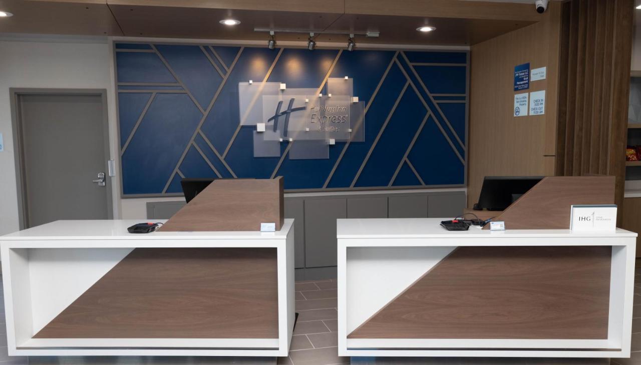 Holiday Inn Express & Suites Tampa Stadium - Airport Area By Ihg ภายนอก รูปภาพ