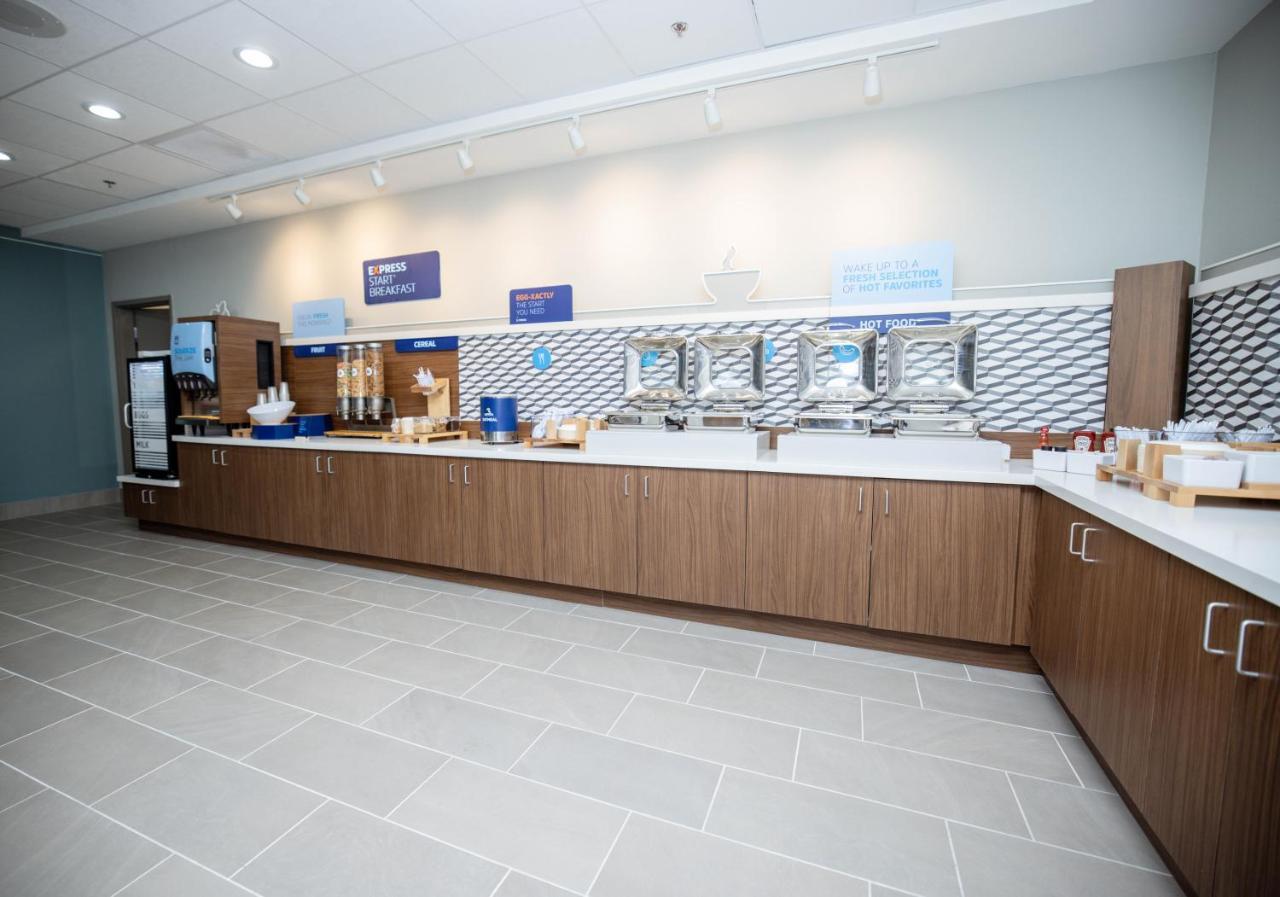 Holiday Inn Express & Suites Tampa Stadium - Airport Area By Ihg ภายนอก รูปภาพ