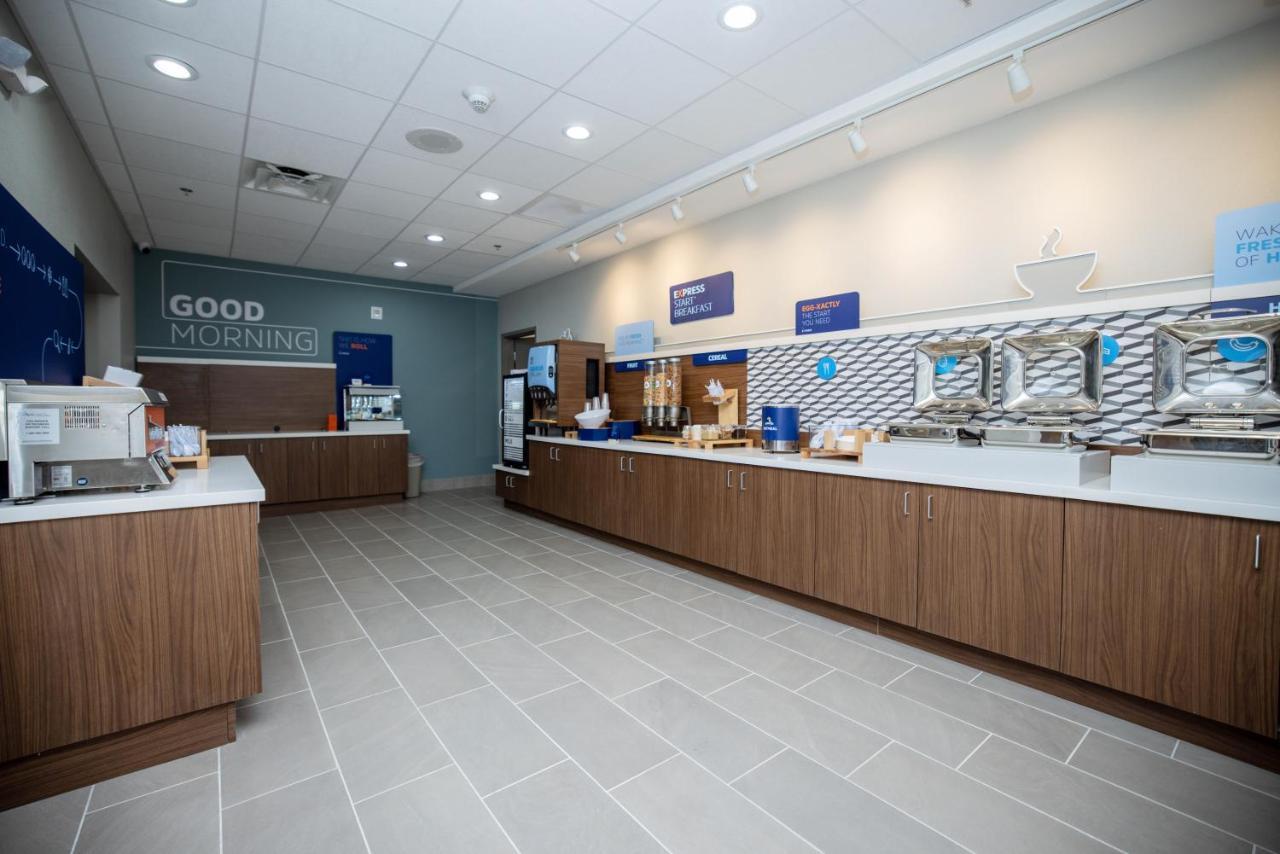 Holiday Inn Express & Suites Tampa Stadium - Airport Area By Ihg ภายนอก รูปภาพ