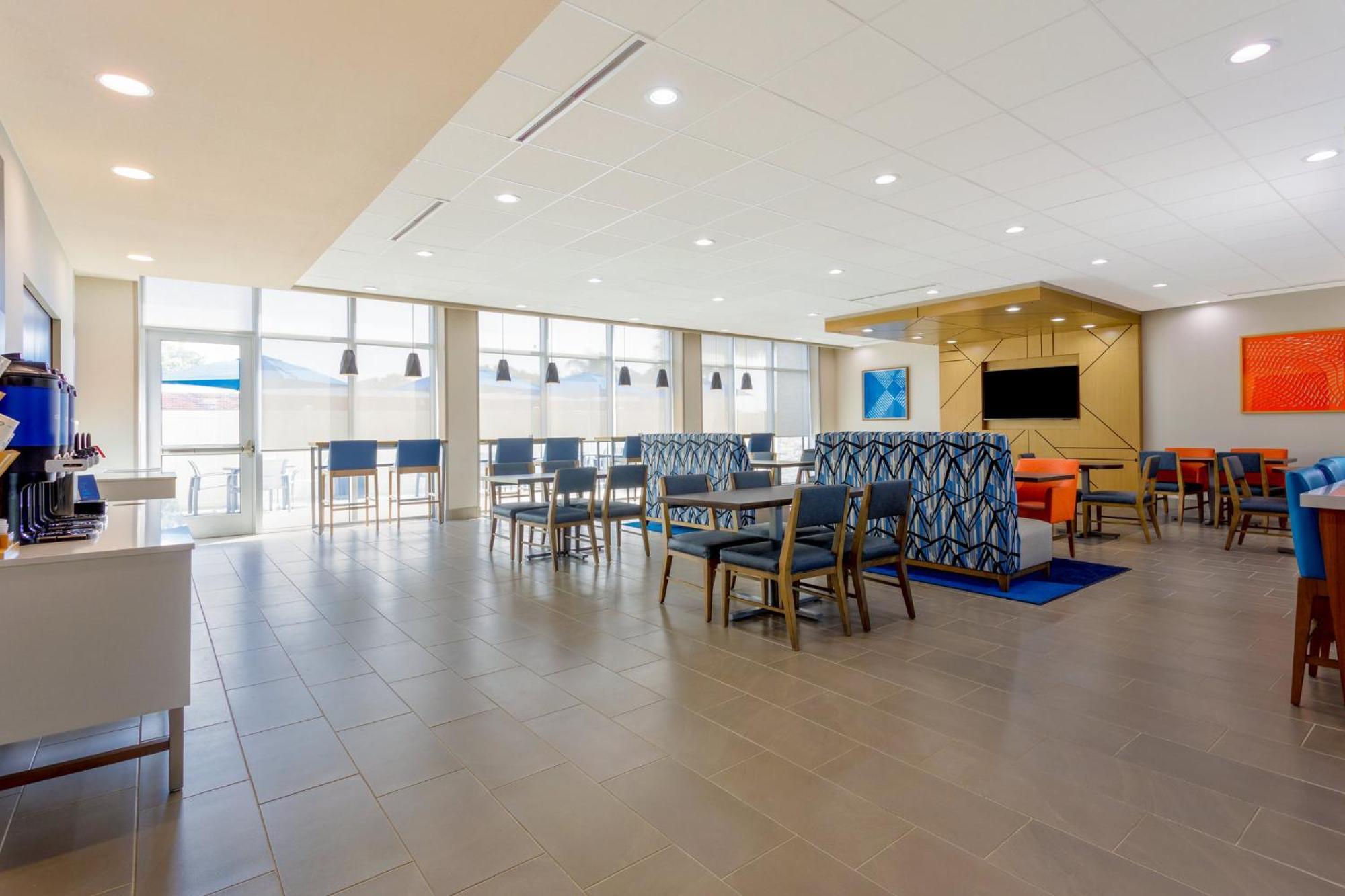 Holiday Inn Express & Suites Tampa Stadium - Airport Area By Ihg ภายนอก รูปภาพ
