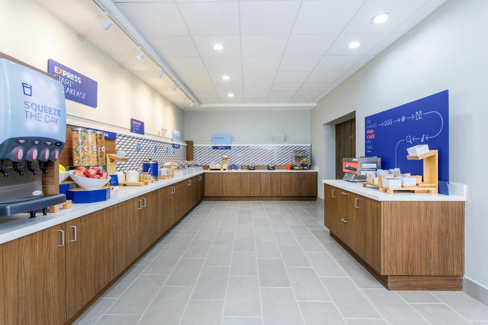 Holiday Inn Express & Suites Tampa Stadium - Airport Area By Ihg ภายนอก รูปภาพ