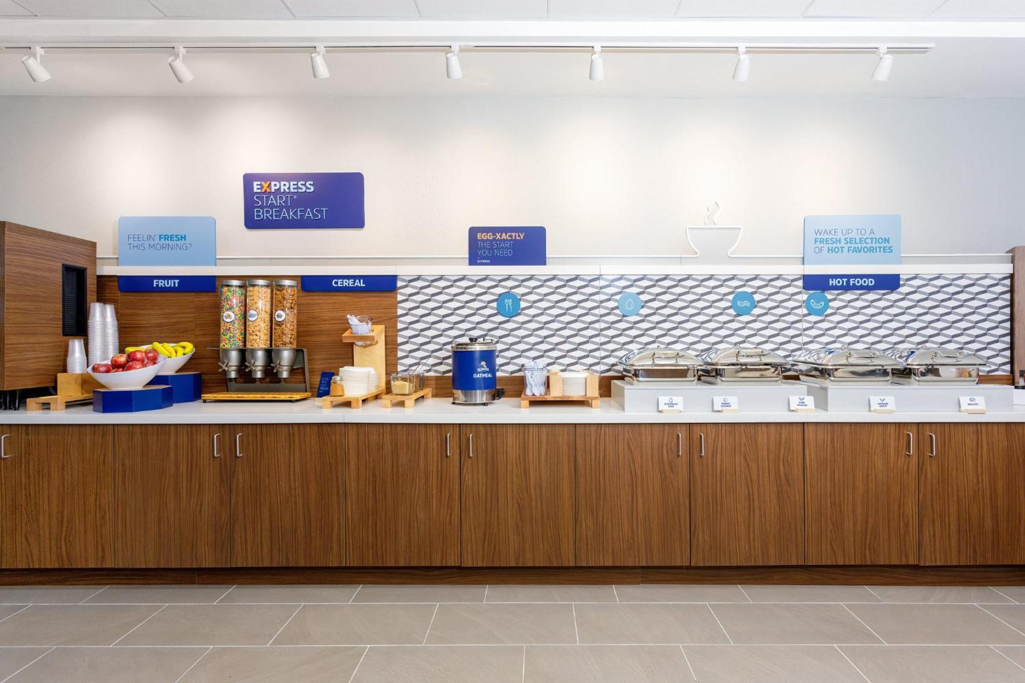Holiday Inn Express & Suites Tampa Stadium - Airport Area By Ihg ภายนอก รูปภาพ