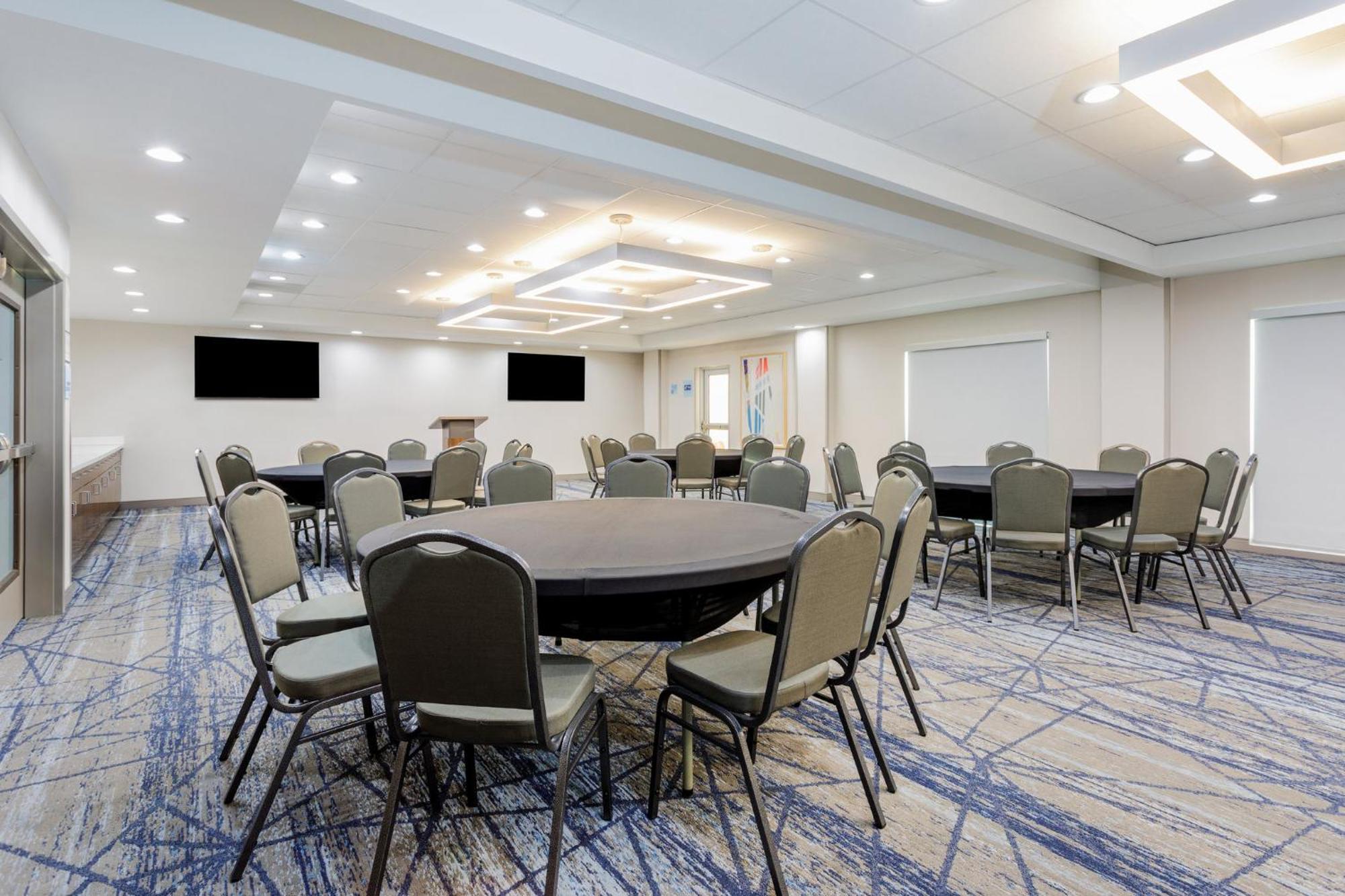 Holiday Inn Express & Suites Tampa Stadium - Airport Area By Ihg ภายนอก รูปภาพ