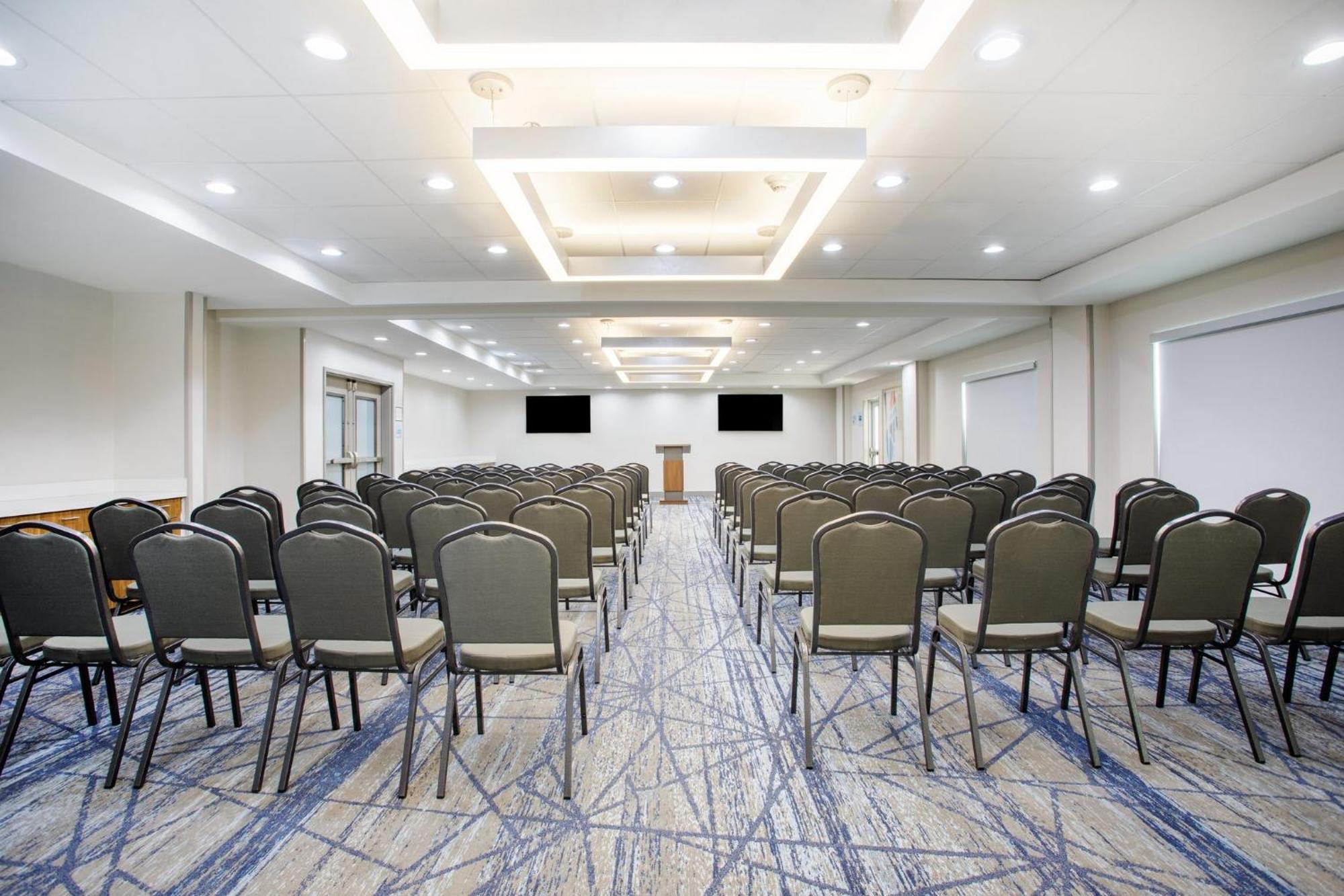 Holiday Inn Express & Suites Tampa Stadium - Airport Area By Ihg ภายนอก รูปภาพ