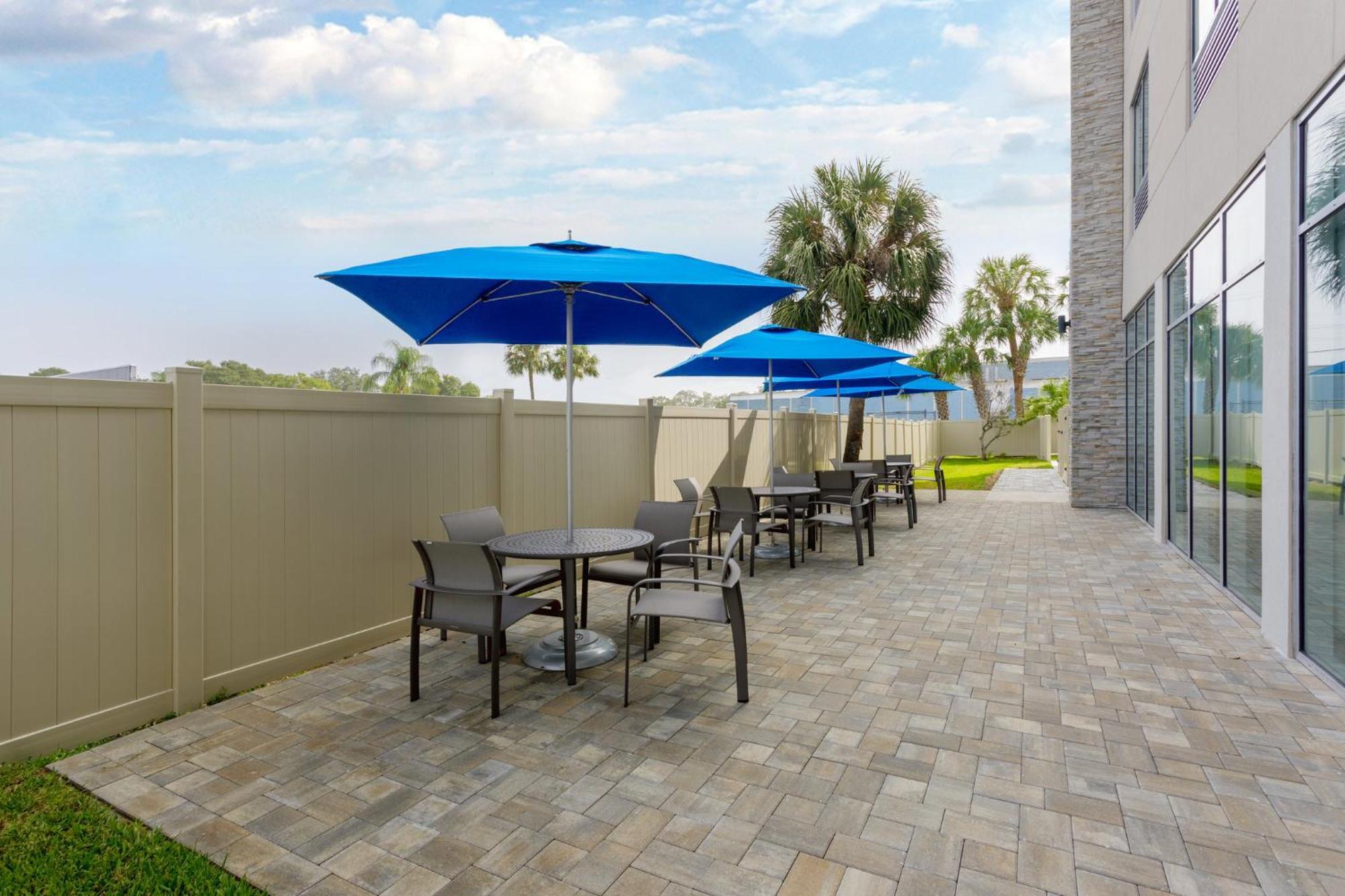 Holiday Inn Express & Suites Tampa Stadium - Airport Area By Ihg ภายนอก รูปภาพ